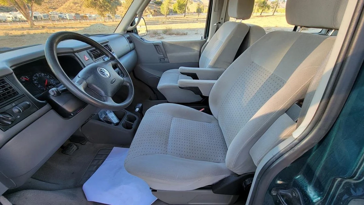 2002 Volkswagen EuroVan - Image 14 of 21