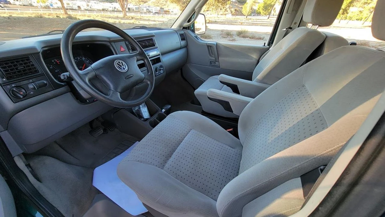 2002 Volkswagen EuroVan - Image 11 of 21