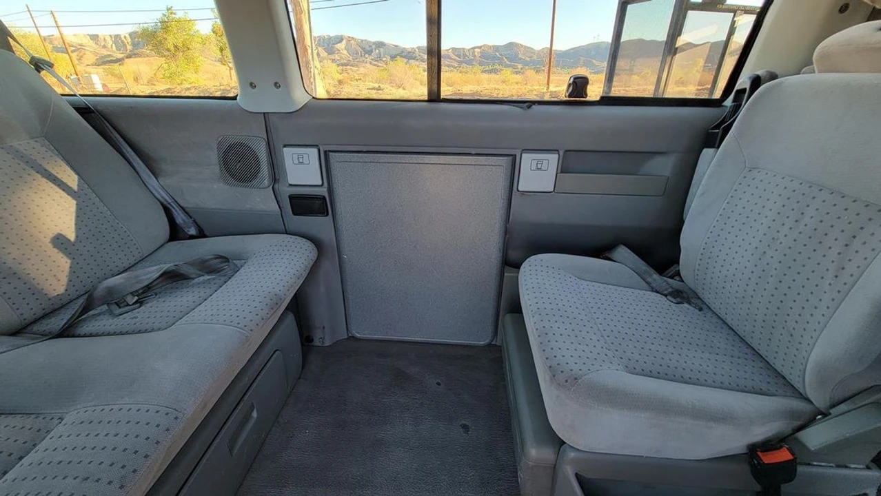 2002 Volkswagen EuroVan - Image 18 of 21