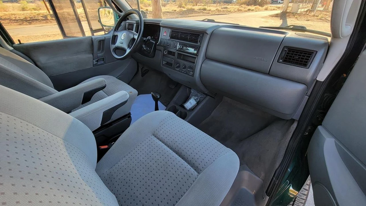 2002 Volkswagen EuroVan - Image 12 of 21