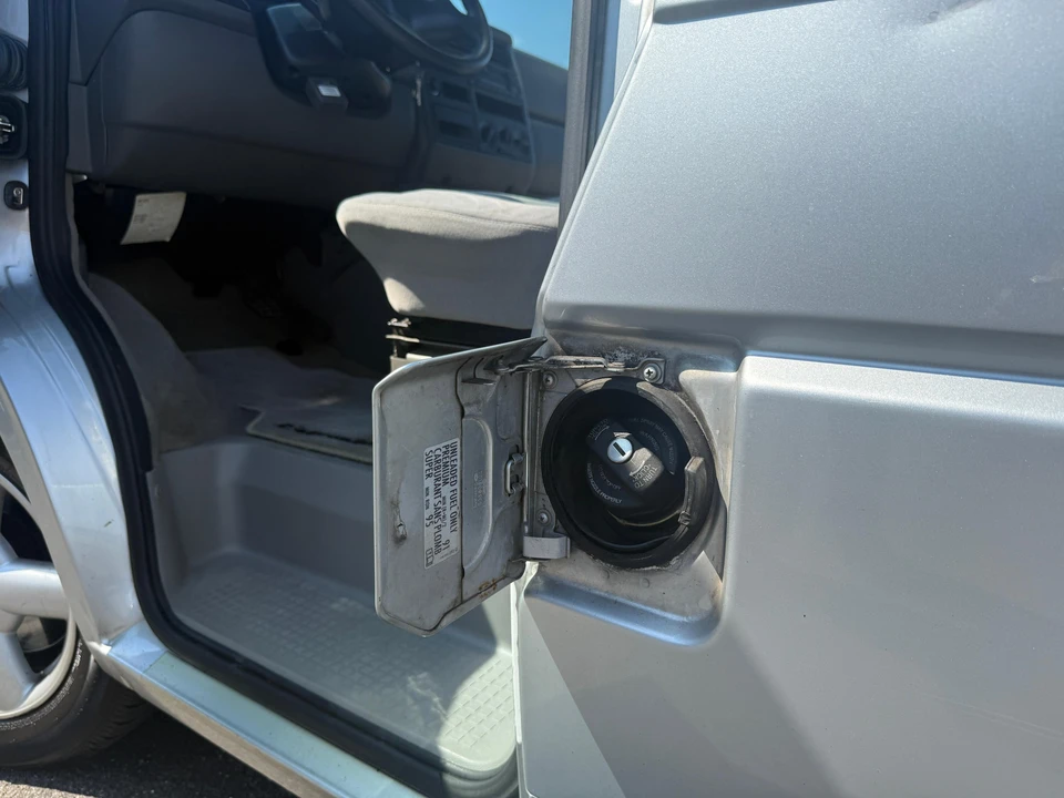 2002 Volkswagen EuroVan - Image 25 of 31