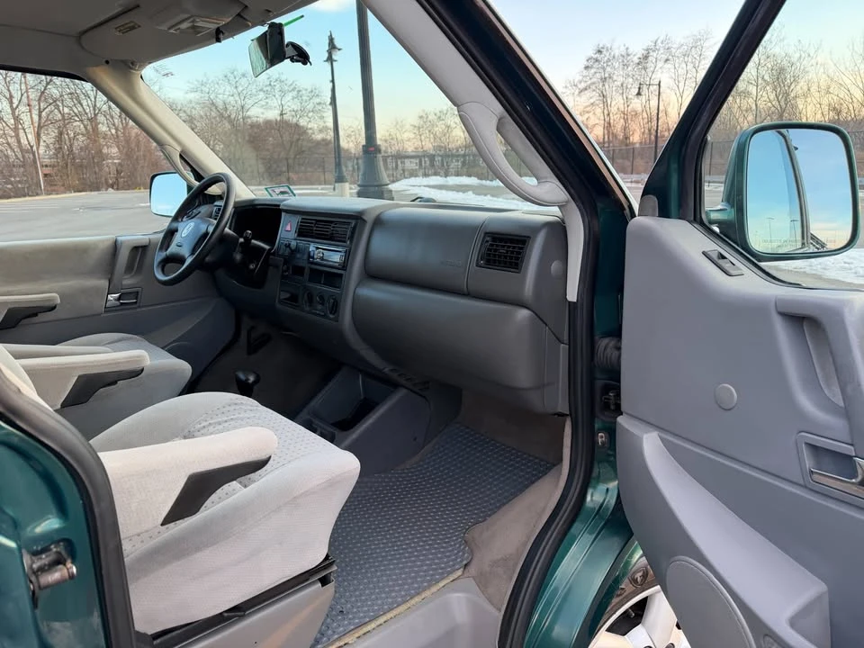 2002 Volkswagen EuroVan - Image 15 of 21