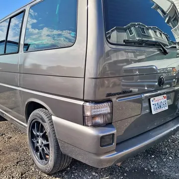 2002 Volkswagen Eurovan GLS Minivan 3D