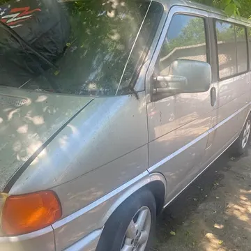 2002 Volkswagen Eurovan MV Minivan 3D