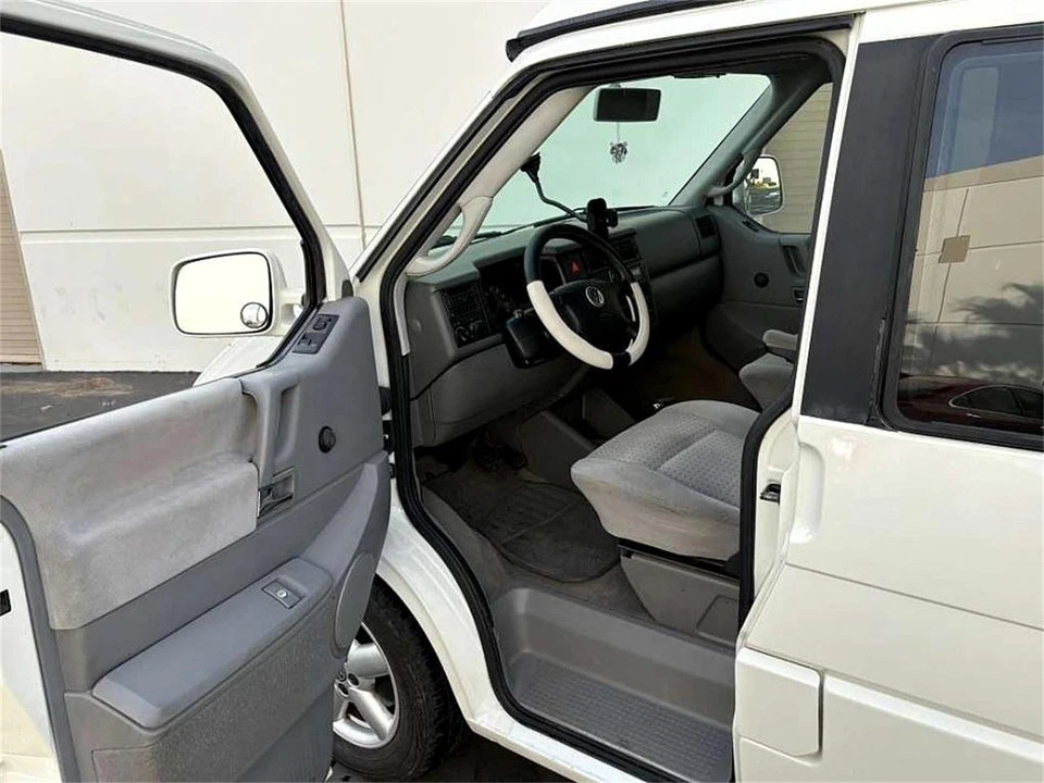 2002 Volkswagen EuroVan - Image 11 of 31