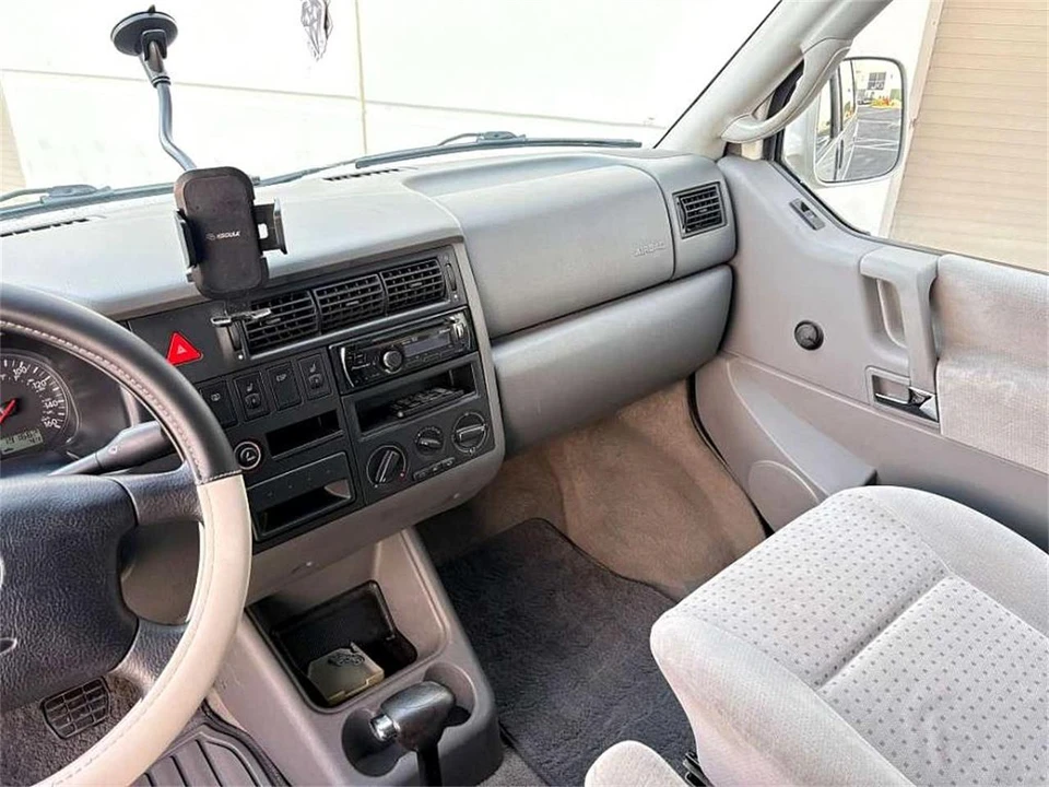 2002 Volkswagen EuroVan - Image 16 of 31