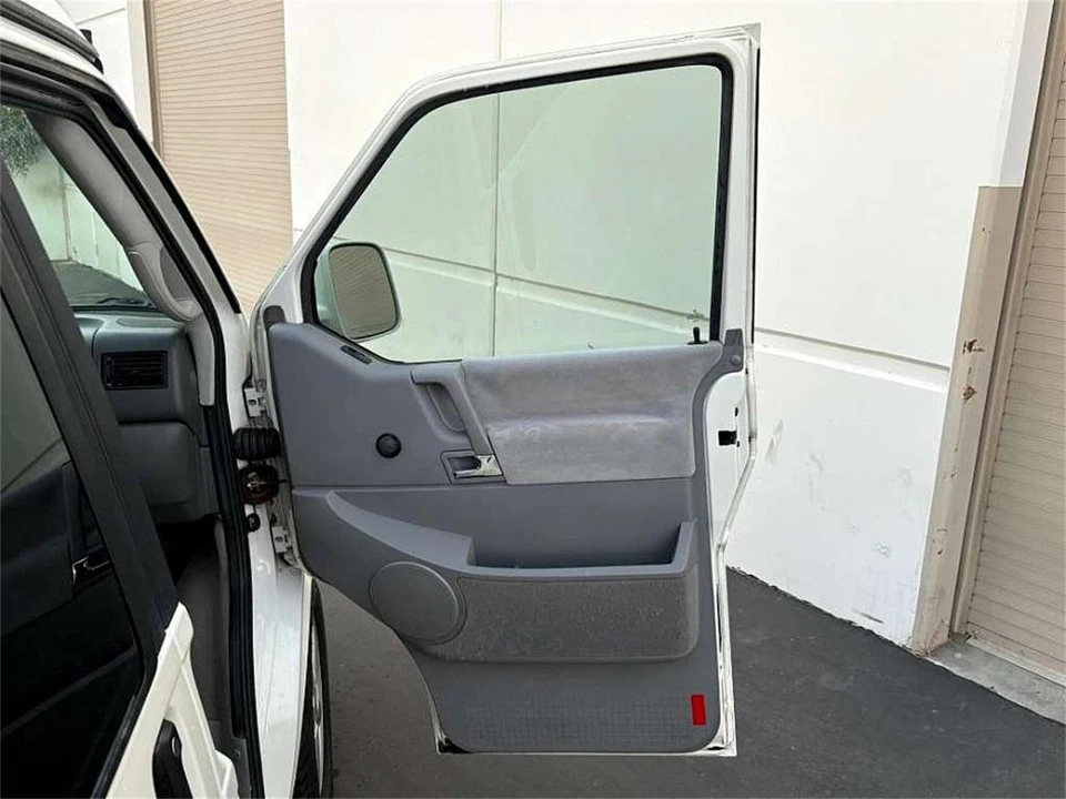 2002 Volkswagen EuroVan - Image 14 of 31