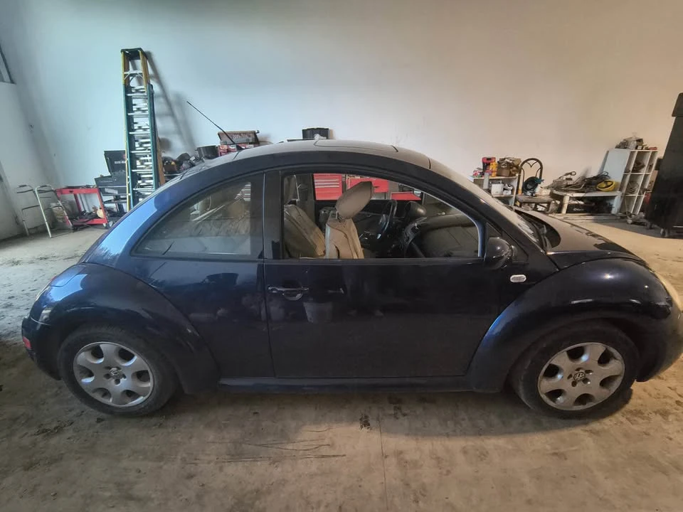 2002 Volkswagen New Beetle - Image 2 of 4