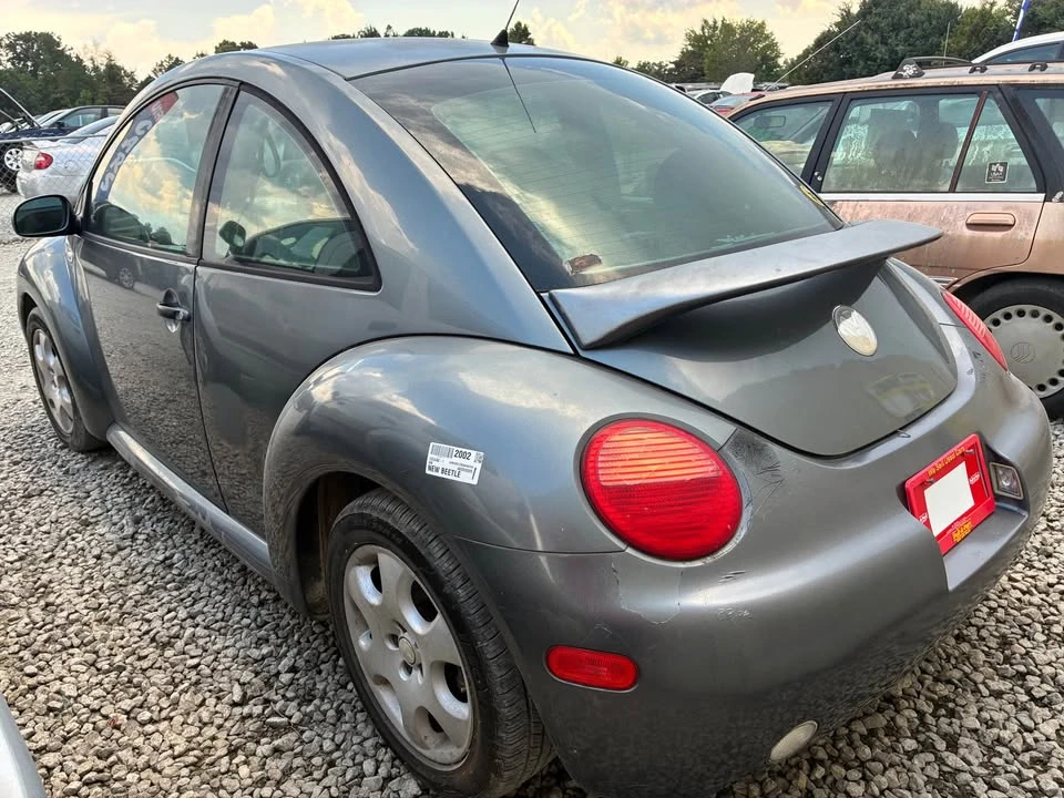 2002 Volkswagen New Beetle - Image 5 of 9