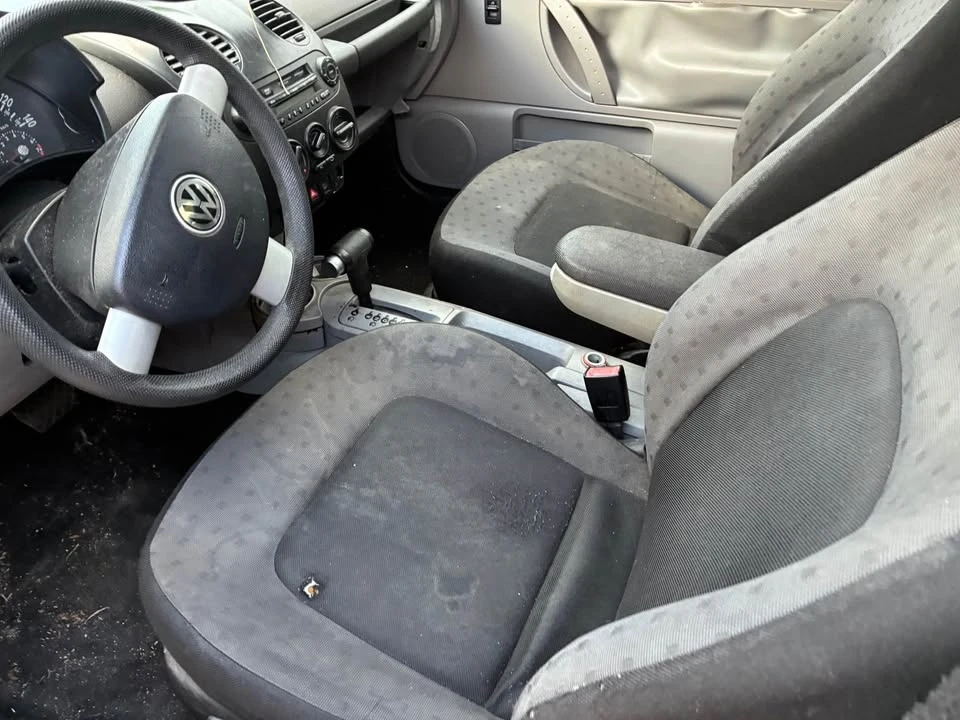 2002 Volkswagen New Beetle - Image 7 of 9
