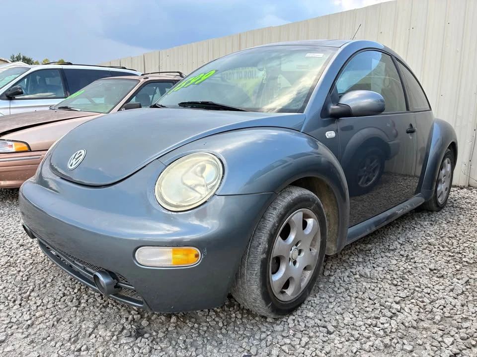 2002 Volkswagen New Beetle - Image 6 of 9