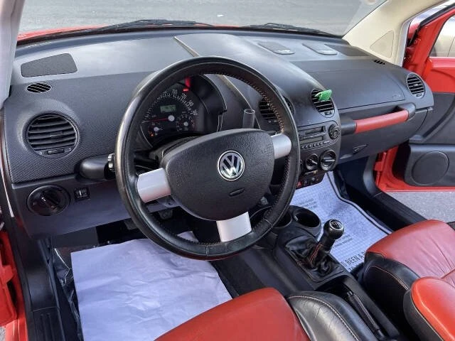 2002 Volkswagen New Beetle - Image 13 of 18