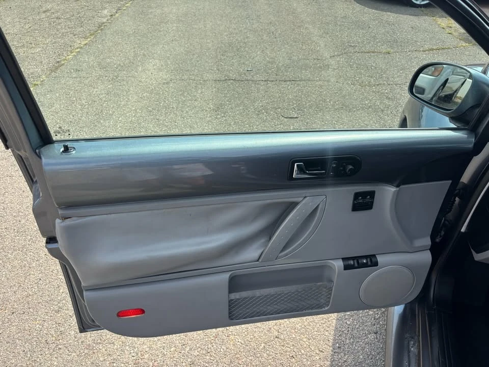 2002 Volkswagen New Beetle - Image 9 of 20