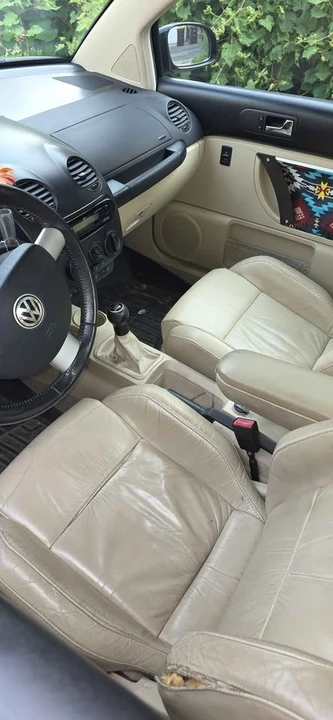 2002 Volkswagen New Beetle - Image 6 of 8
