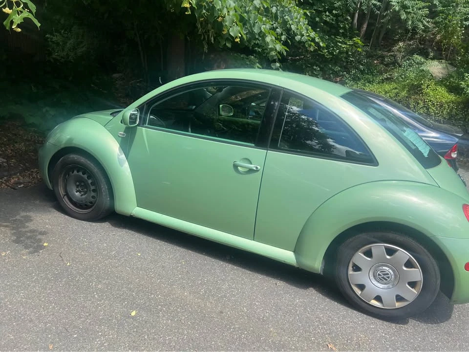 2002 Volkswagen New Beetle - Image 2 of 4