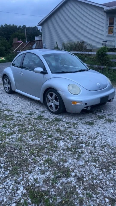 2002 Volkswagen New Beetle - Image 2 of 5