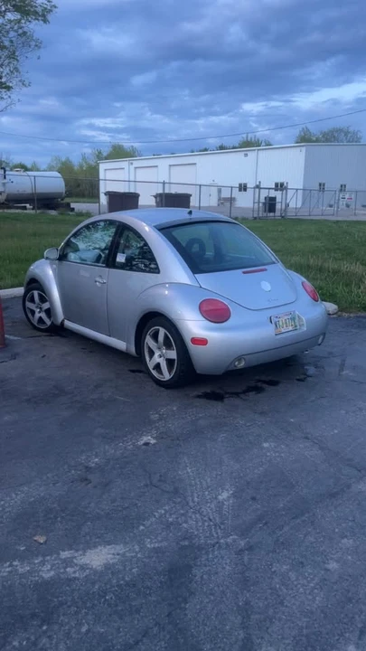 2002 Volkswagen New Beetle - Image 4 of 5