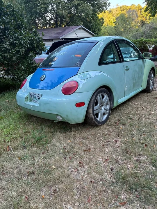 2002 Volkswagen New Beetle - Image 3 of 4