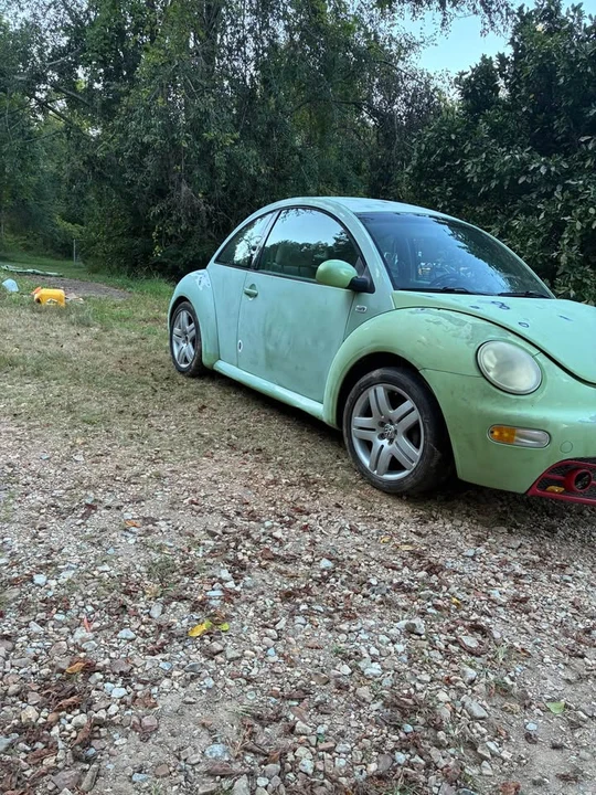 2002 Volkswagen New Beetle - Image 2 of 4