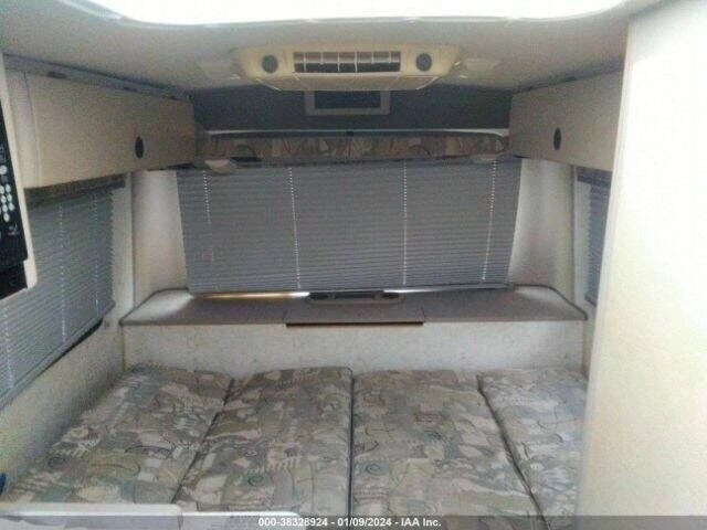 2002 Volkswagen EuroVan - Image 11 of 12