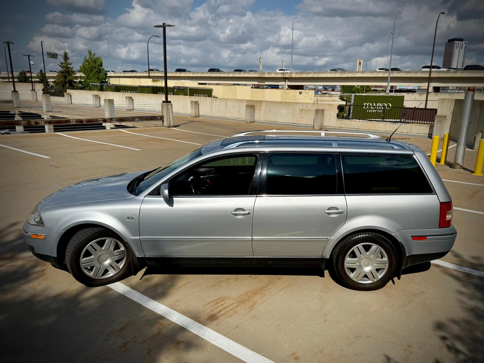 2002 Volkswagen Passat - Image 10 of 31