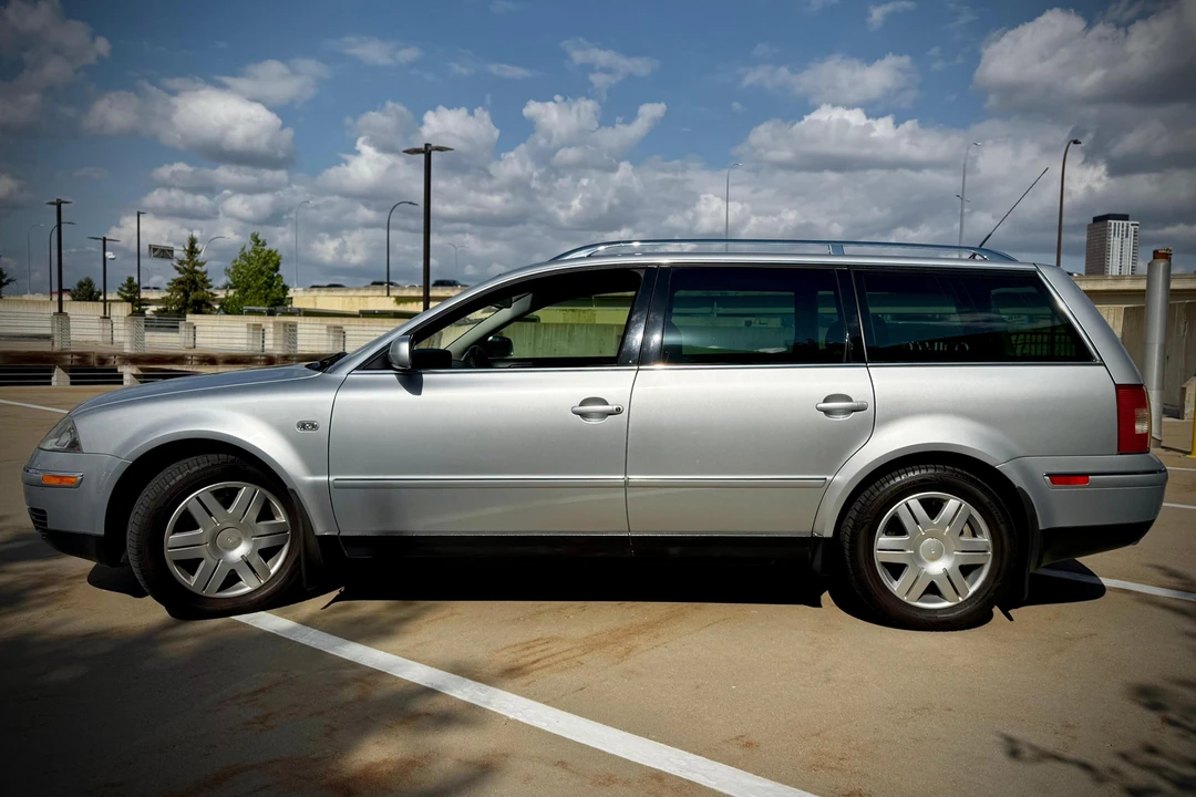 2002 Volkswagen Passat - Image 3 of 31