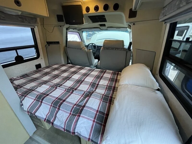 2002 Volkswagen EuroVan - Image 9 of 21