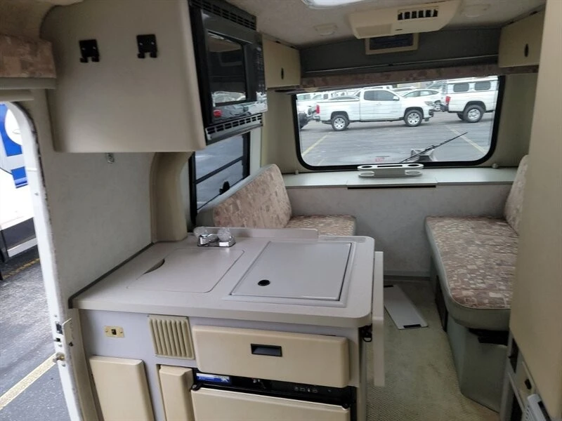 2002 Volkswagen EuroVan - Image 3 of 12