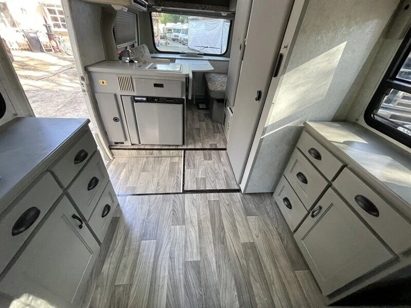 2002 Volkswagen EuroVan - Image 9 of 21