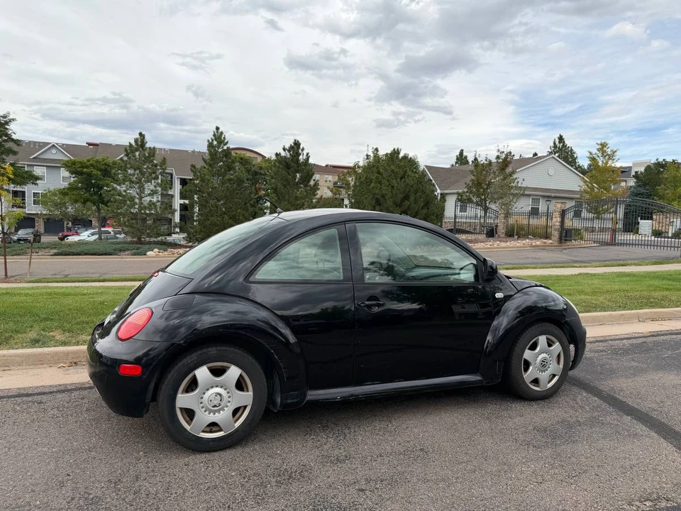 2002 Volkswagen New Beetle - Image 4 of 8