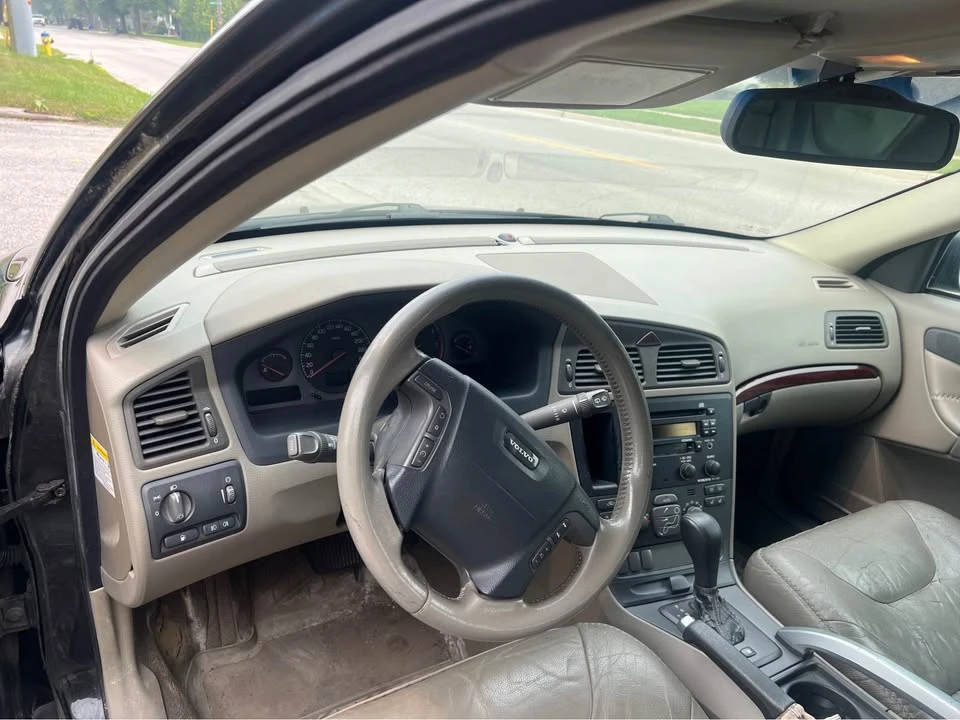 2002 Volvo V70 2nd Gen - Image 4 of 4