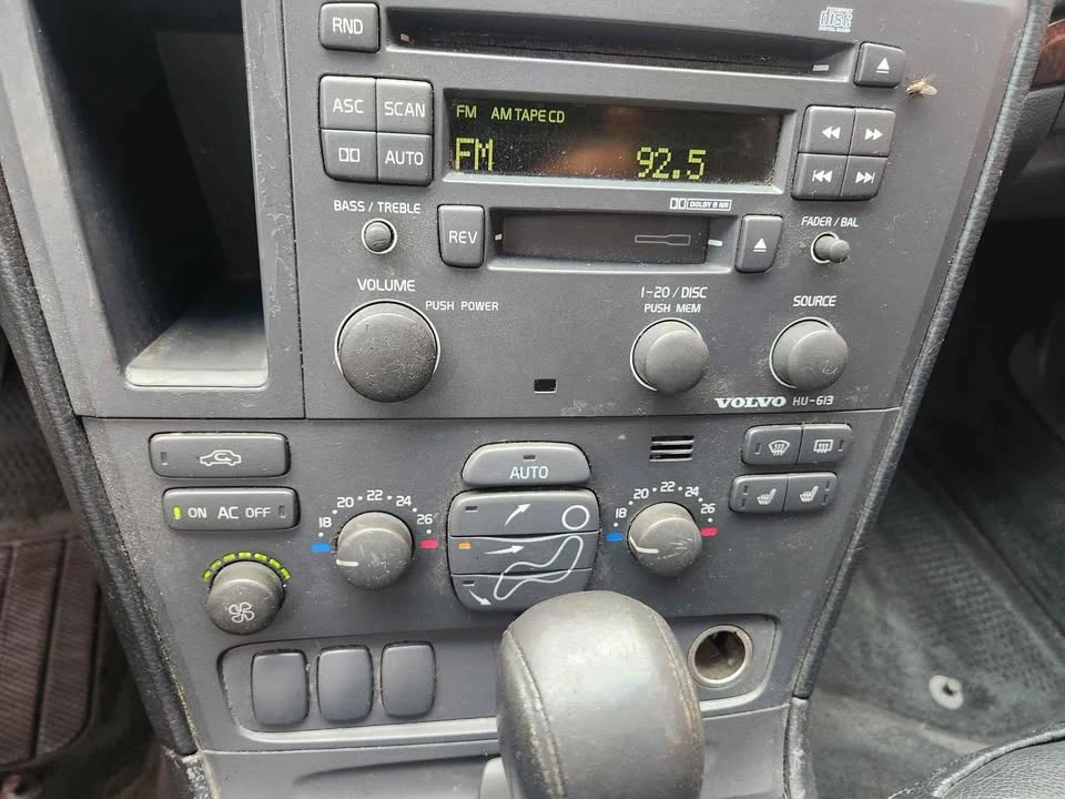2002 Volvo V70 2nd Gen - Image 8 of 13