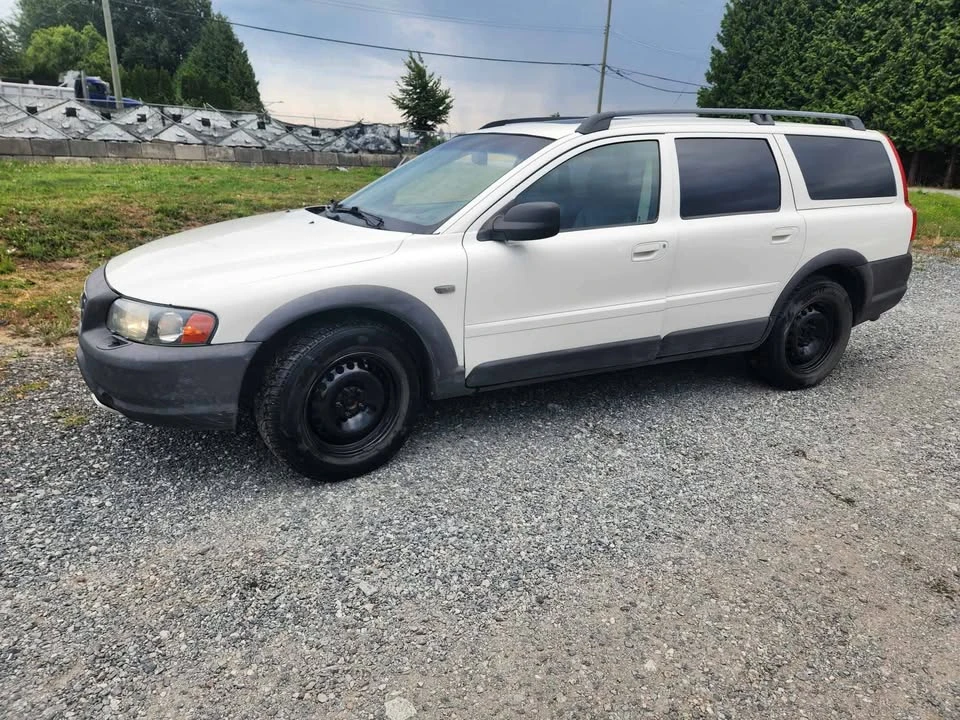2002 Volvo V70 2nd Gen - Image 2 of 13