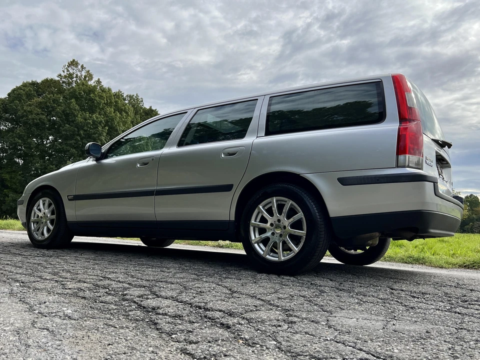 2002 Volvo V70 2nd Gen - Image 19 of 31