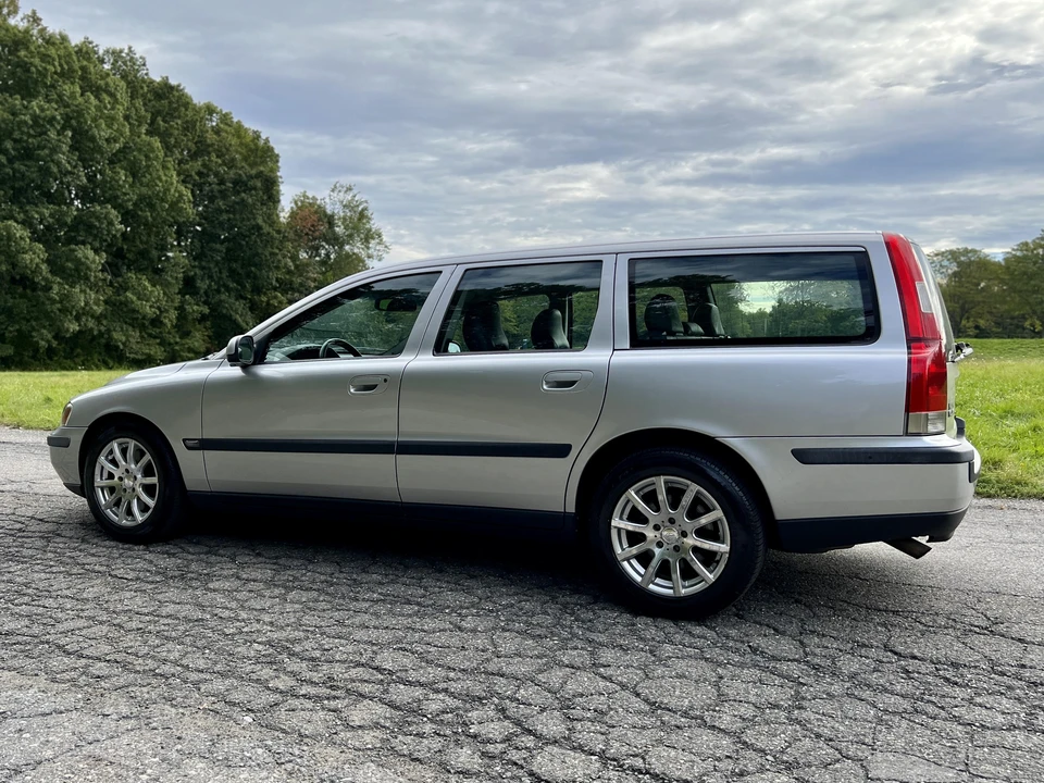 2002 Volvo V70 2nd Gen - Image 18 of 31
