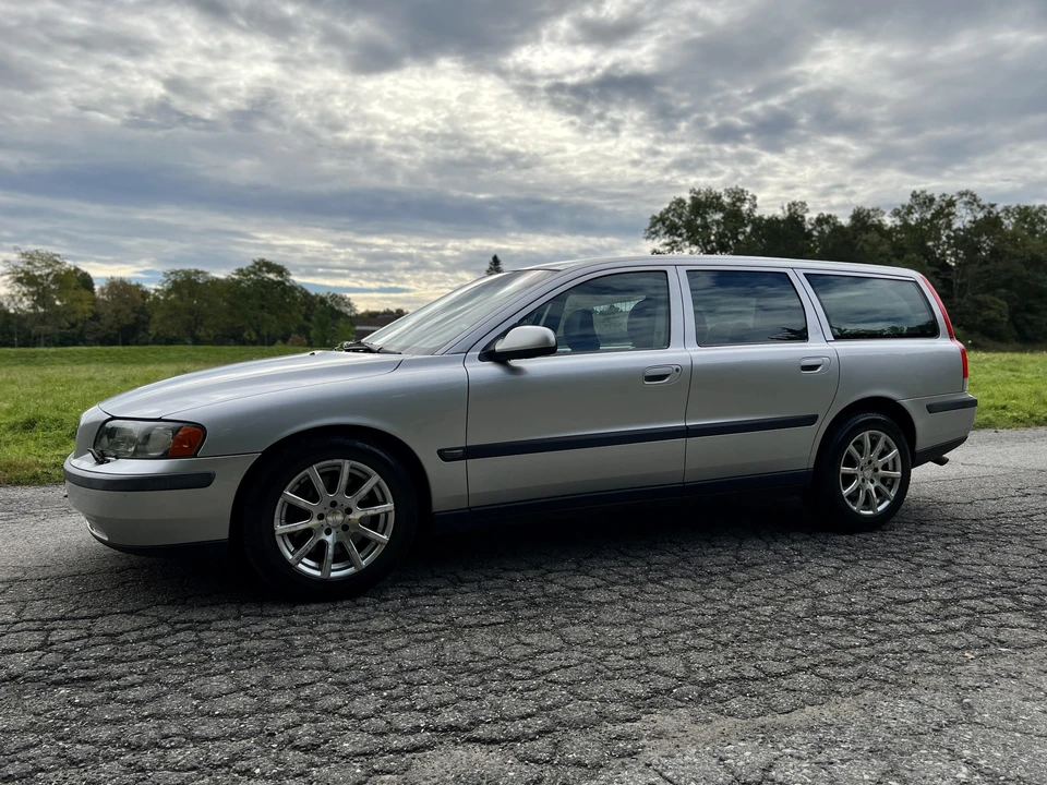 2002 Volvo V70 2nd Gen - Image 15 of 31