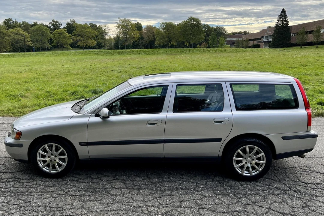 2002 Volvo V70 2nd Gen - Image 3 of 31