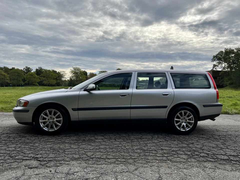 2002 Volvo V70 2nd Gen - Image 17 of 31