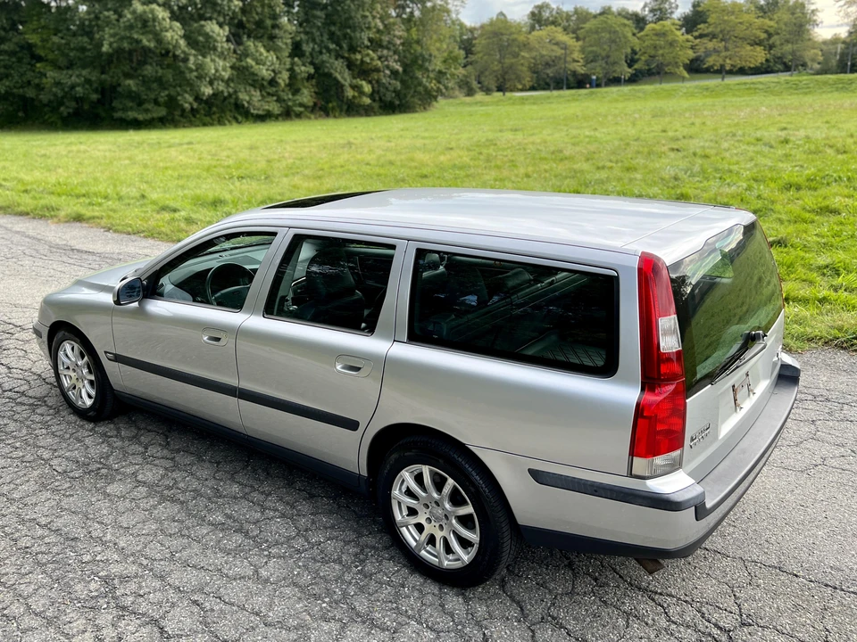 2002 Volvo V70 2nd Gen - Image 21 of 31
