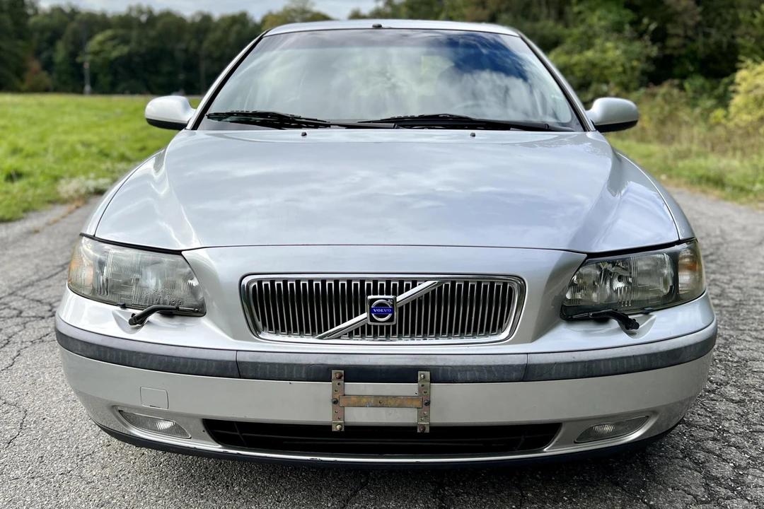 2002 Volvo V70 2nd Gen - Image 2 of 31