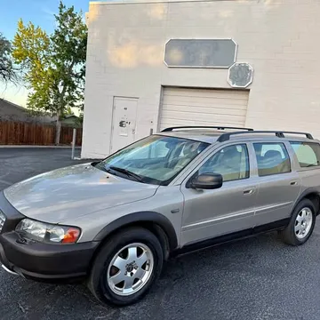 2002 Volvo XC70 2.5T Wagon 4D