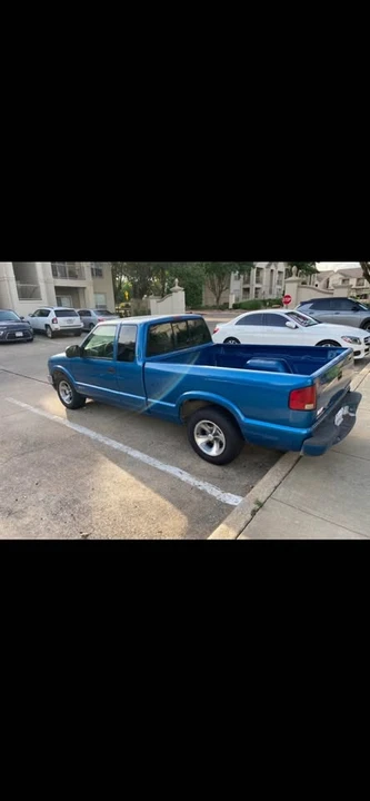 2002 Chevrolet S-10 - Image 2 of 5