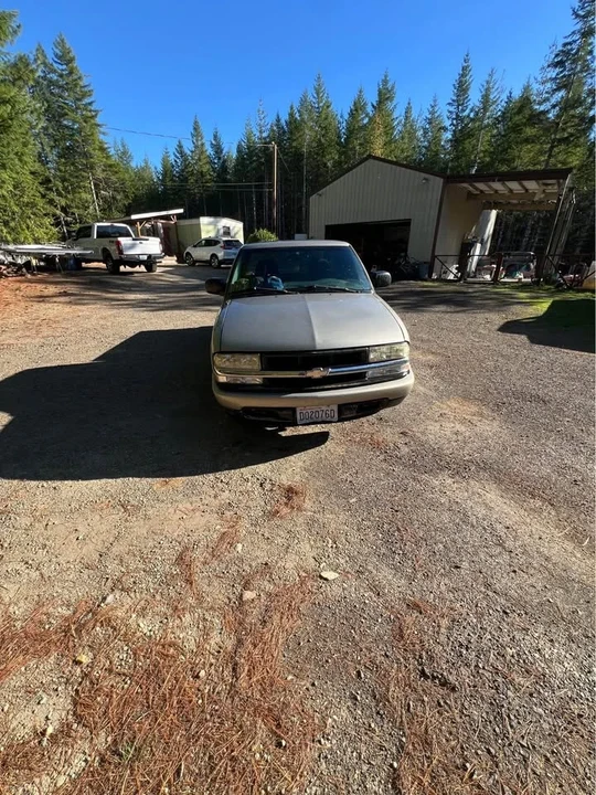 2002 Chevrolet S-10 - Image 4 of 8