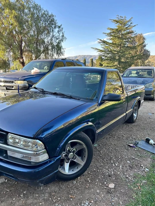 2002 Chevrolet S-10 - Image 2 of 9