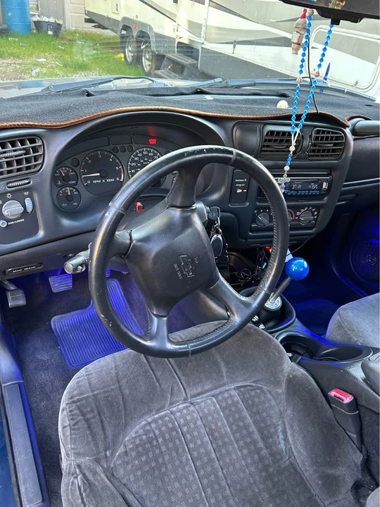 2002 Chevrolet S-10 - Image 6 of 9
