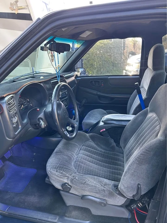 2002 Chevrolet S-10 - Image 8 of 9