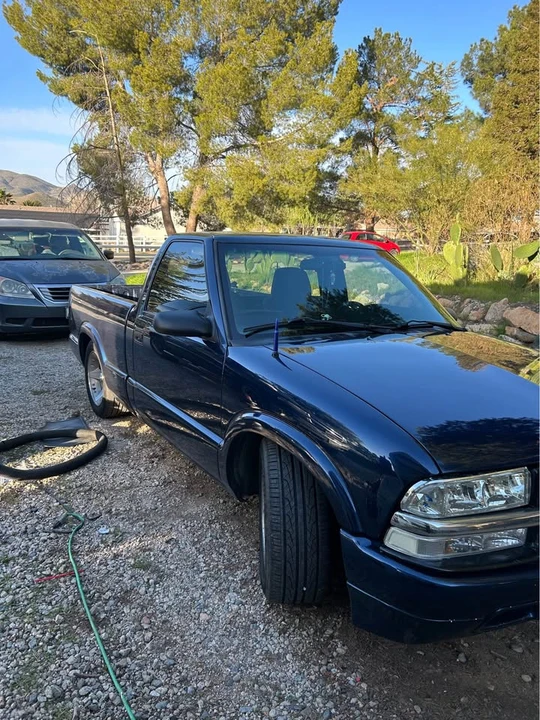 2002 Chevrolet S-10 - Image 4 of 9