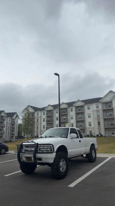 2002 Chevrolet S-10 - Image 4 of 4