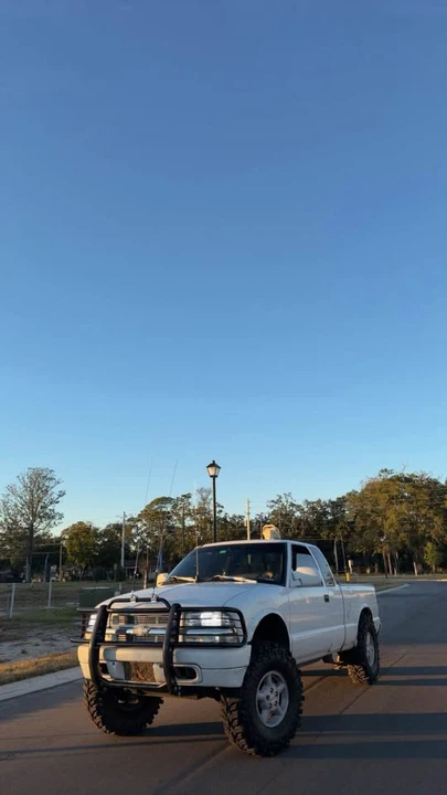 2002 Chevrolet S-10 - Image 3 of 4
