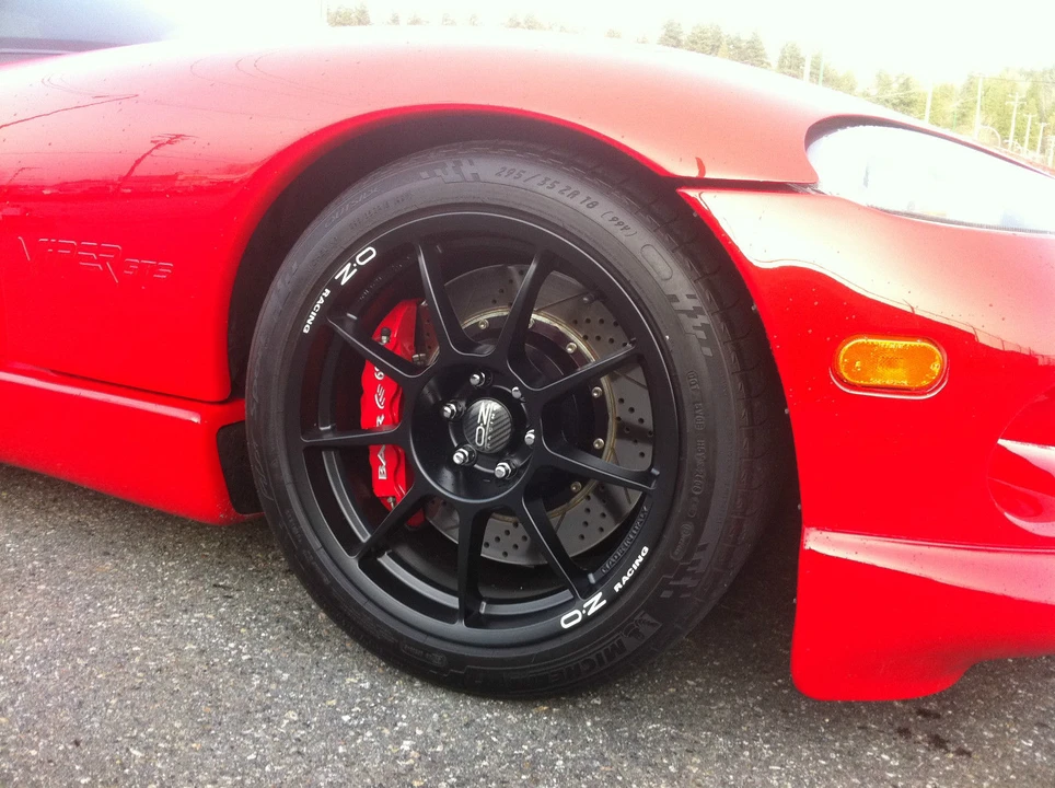 2002 Dodge Viper GTS 2nd Gen - Image 2 of 5